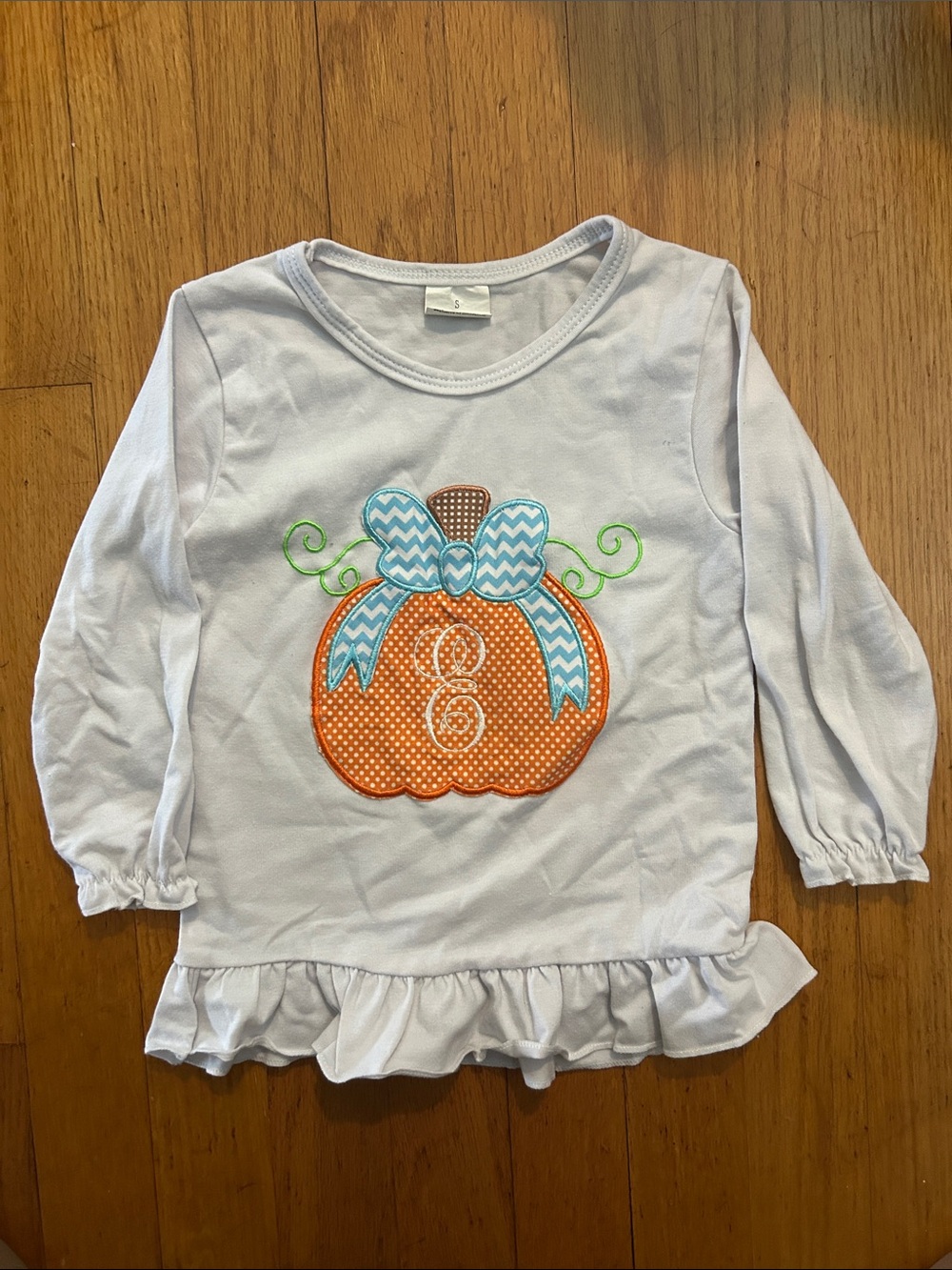 White Girls' Pumpkin Appliqué Ruffle Hem Long-Sleeve Monogram E Top Sz. 2T